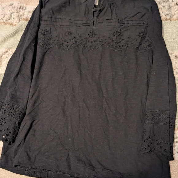 Seen worn kept black high neck eyelet lace blouse size 4 like new - Picture 3 of 3